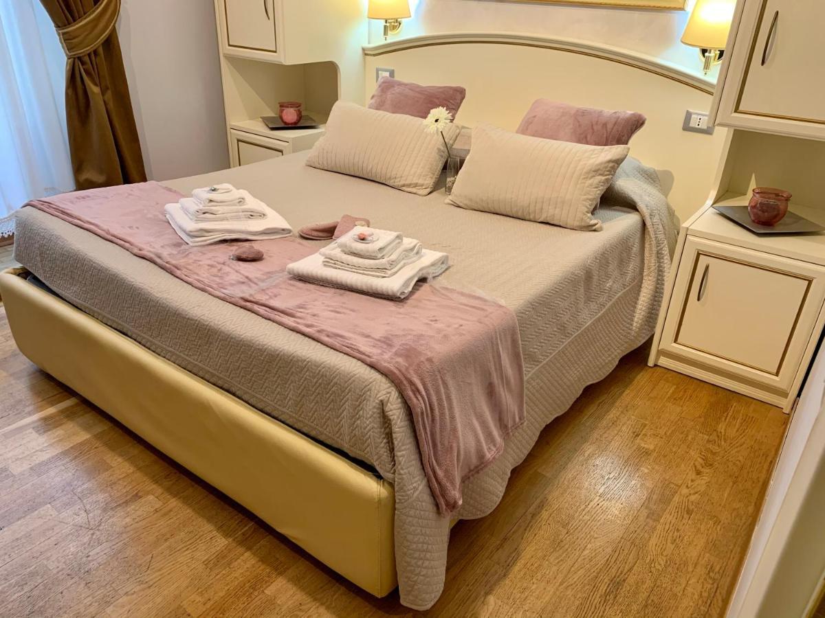Domus Via Veneto Bed & Breakfast - Rome — Photos 2